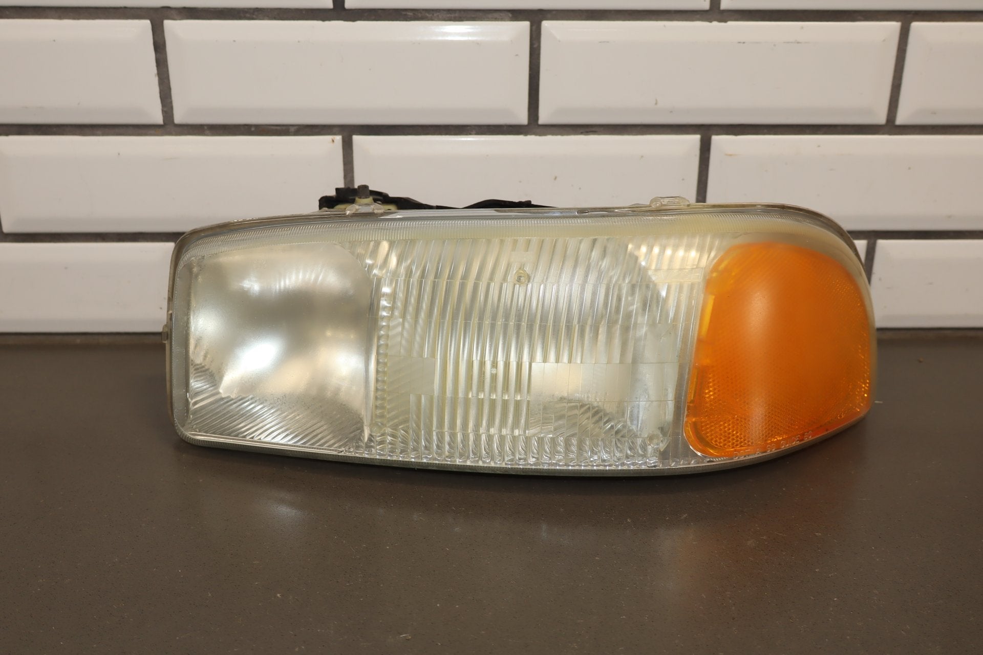2004 GMC Sierra 2500 Headlight Set