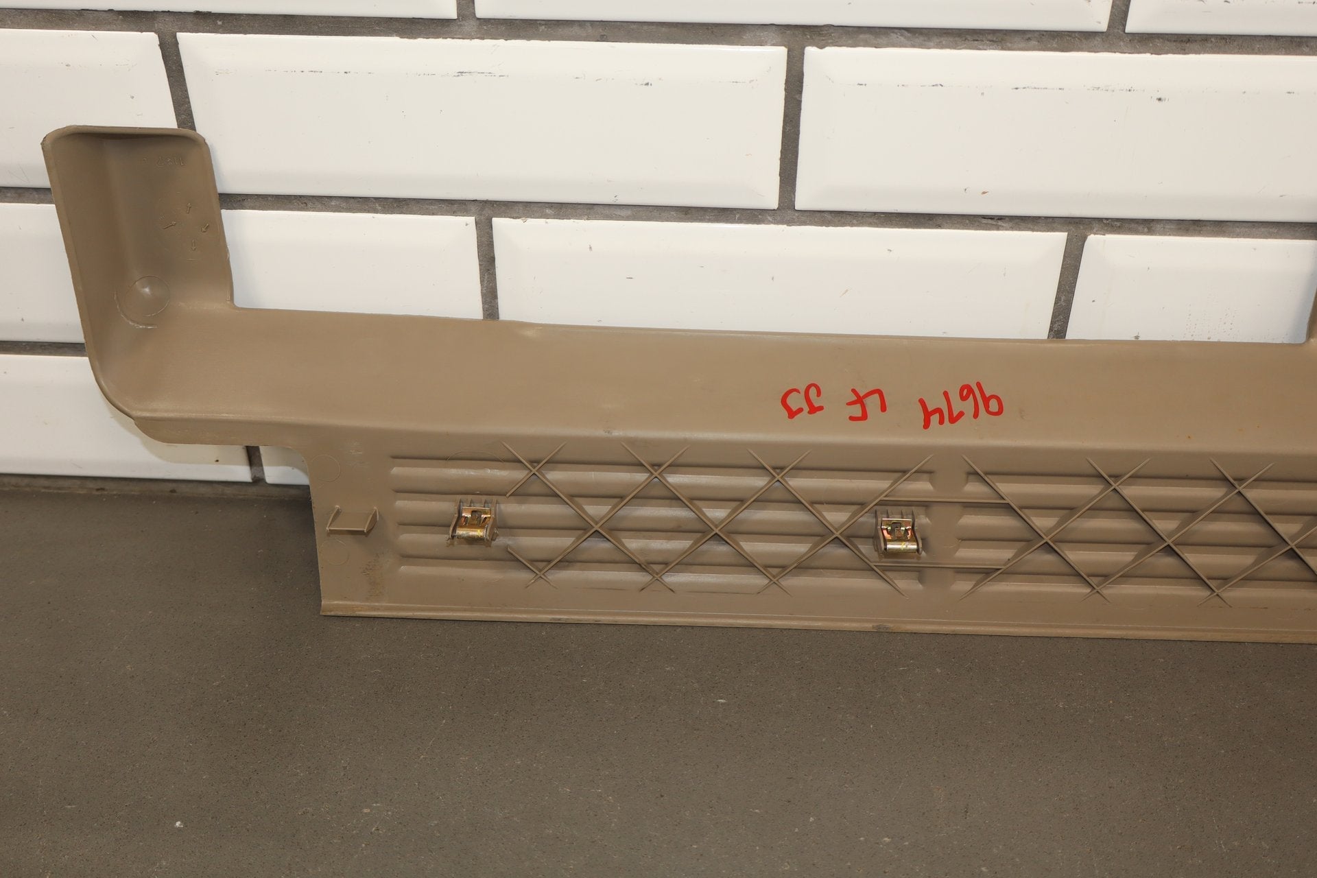2004 GMC Sierra 2500 Pickup Set x4- Sill Plates Light Neutral (52)