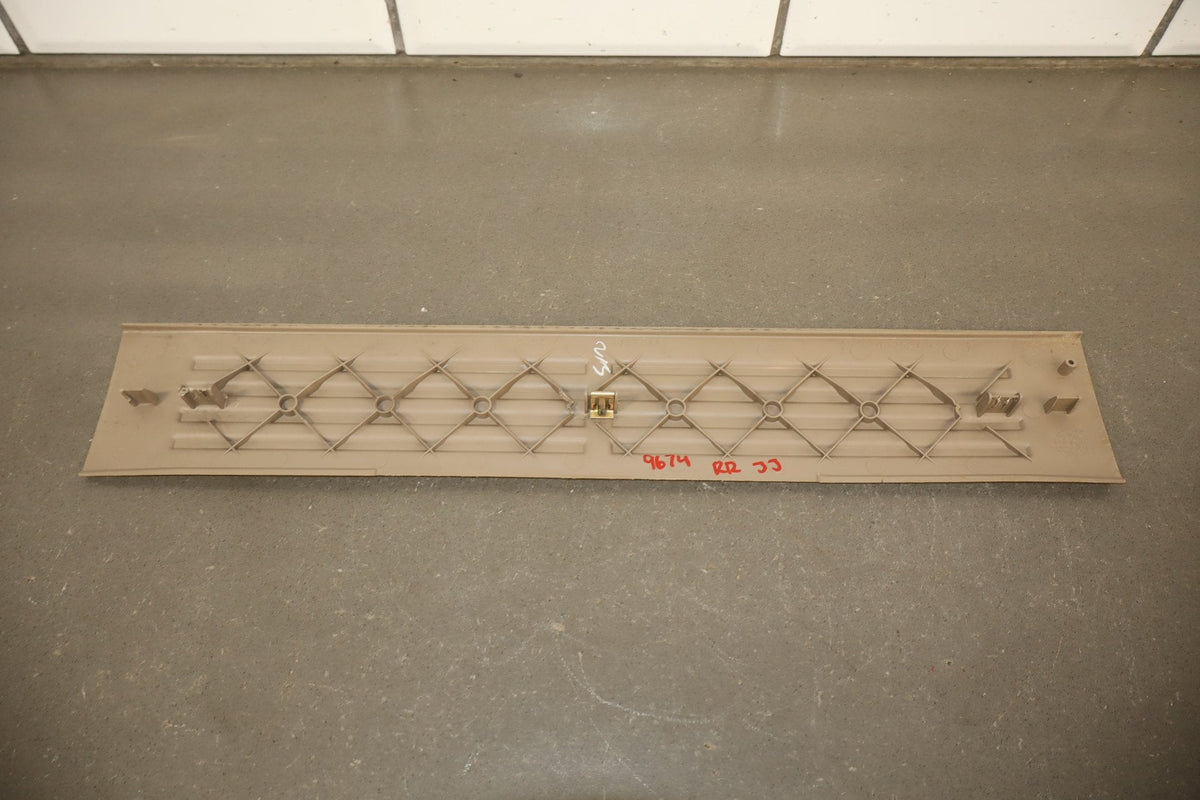 2004 GMC Sierra 2500 Pickup Set x4- Sill Plates Light Neutral (52)
