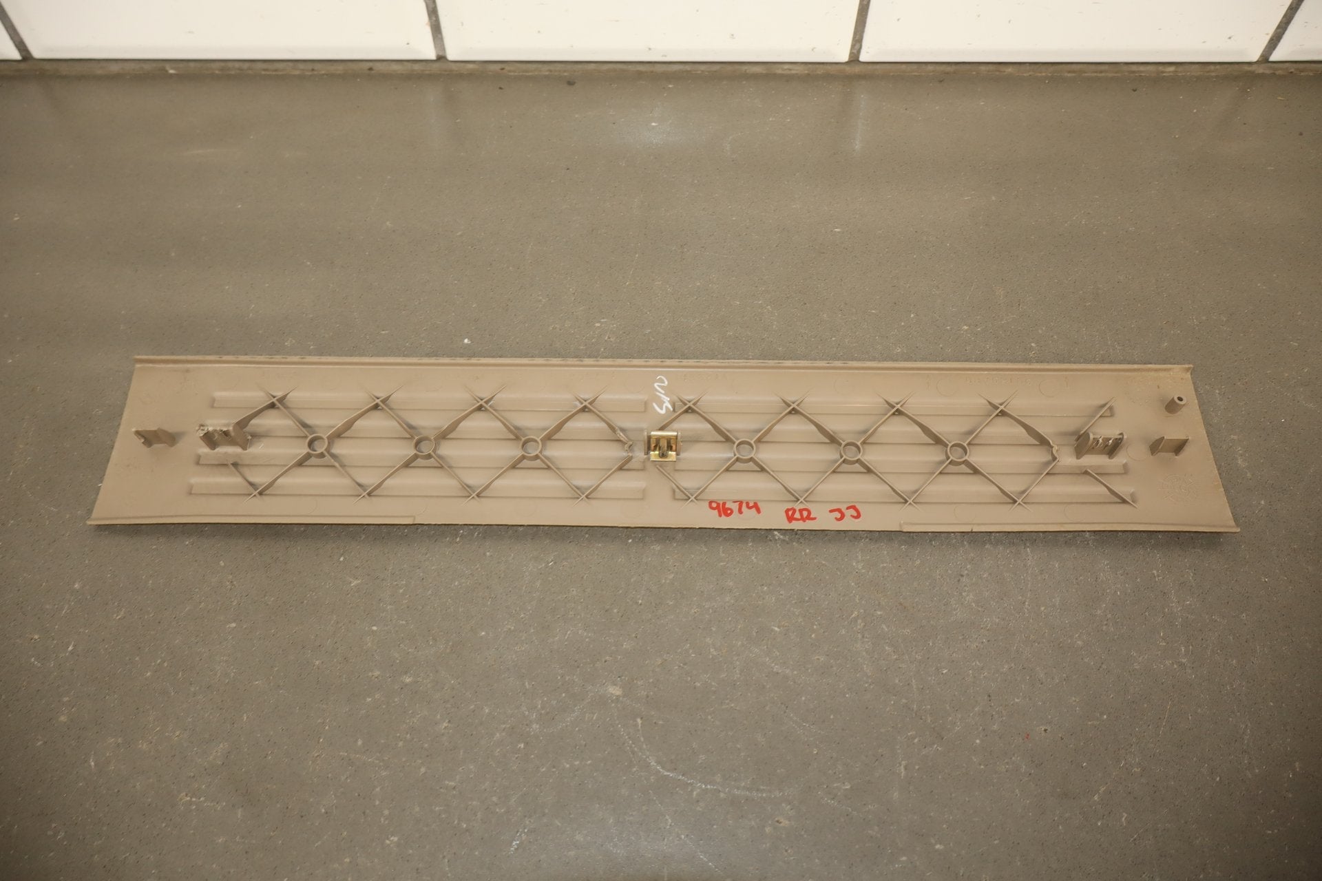 2004 GMC Sierra 2500 Pickup Set x4- Sill Plates Light Neutral (52)