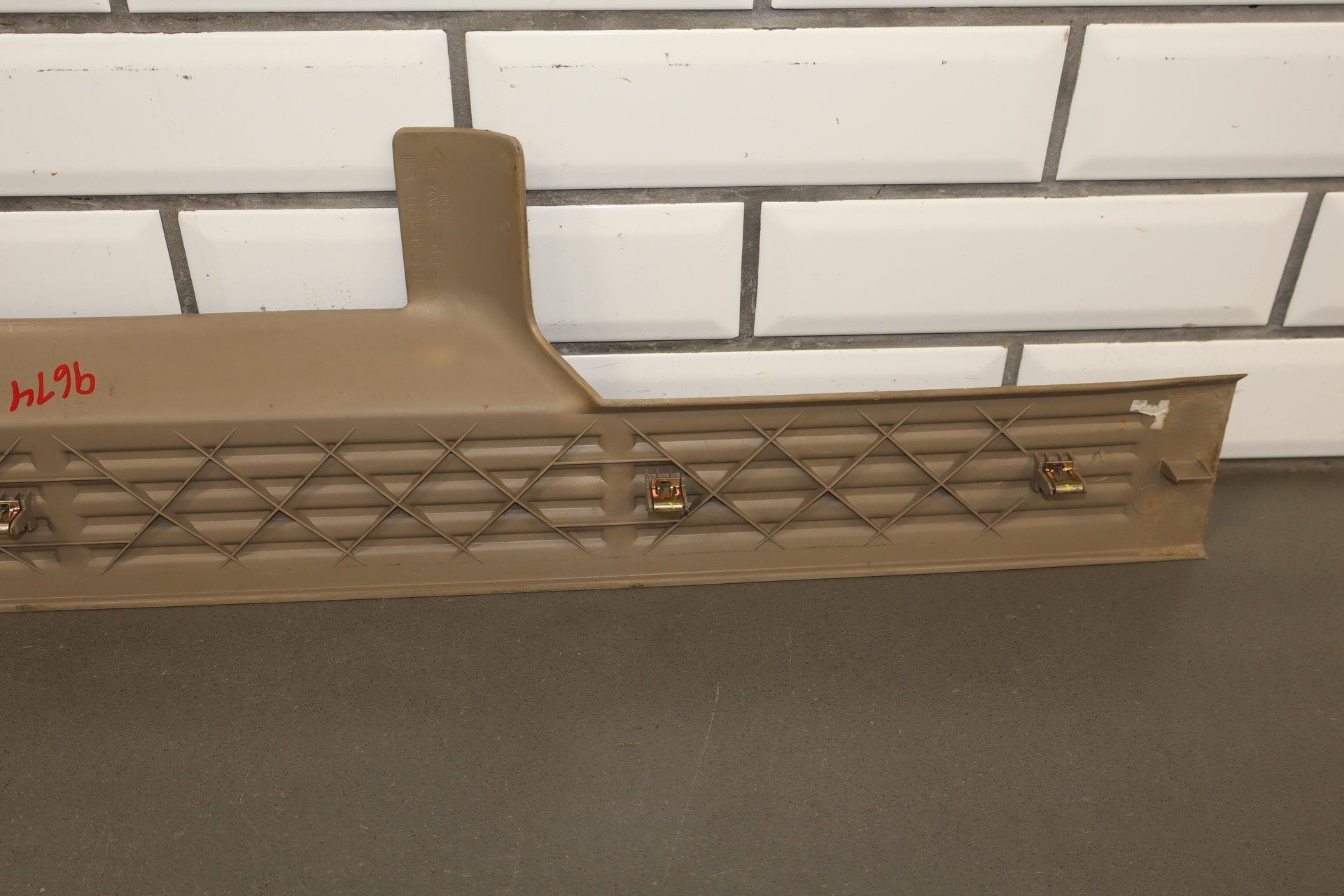 2004 GMC Sierra 2500 Pickup Set x4- Sill Plates Light Neutral (52)
