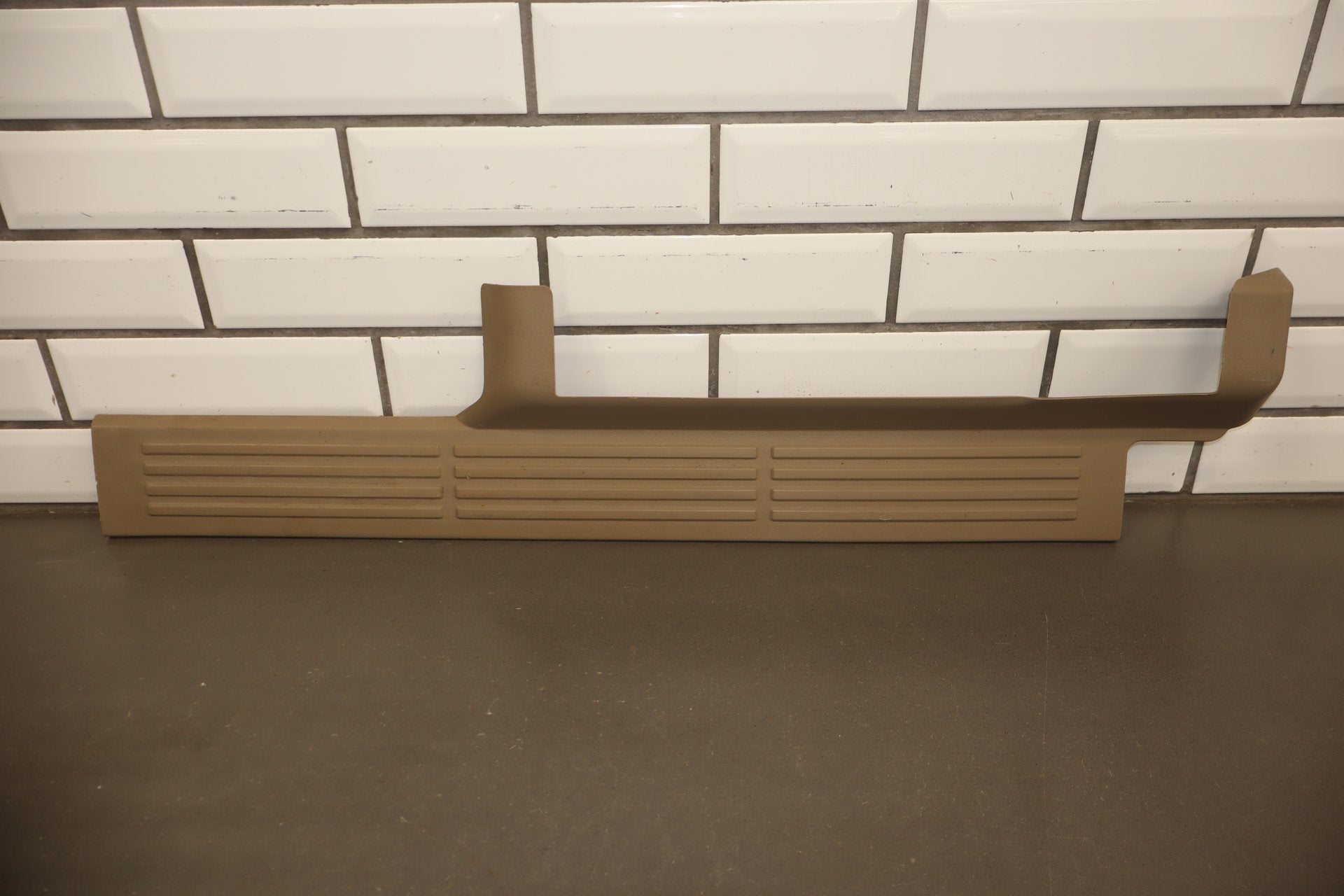 2004 GMC Sierra 2500 Pickup Set x4- Sill Plates Light Neutral (52)