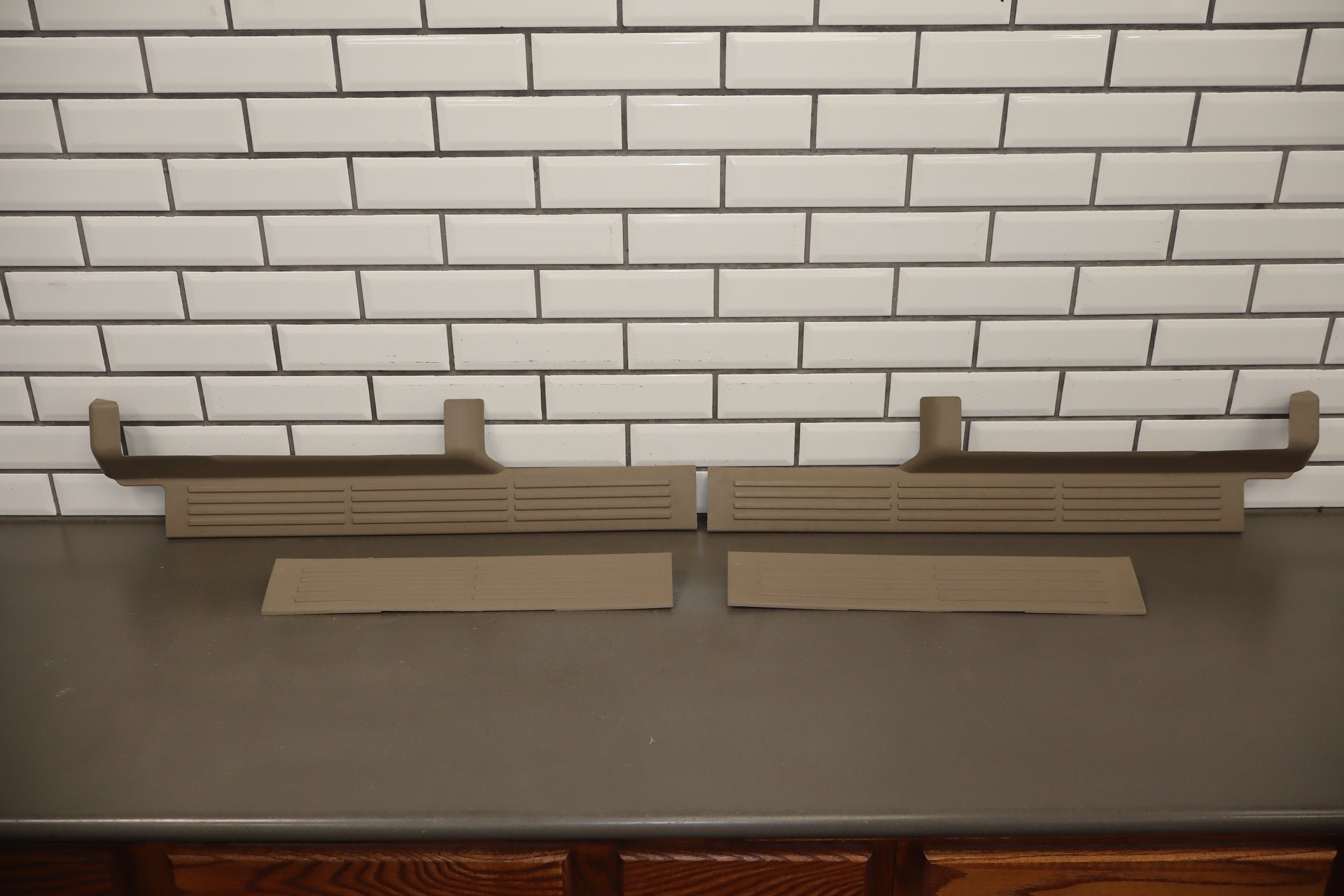 2004 GMC Sierra 2500 Pickup Set x4- Sill Plates Light Neutral (52)