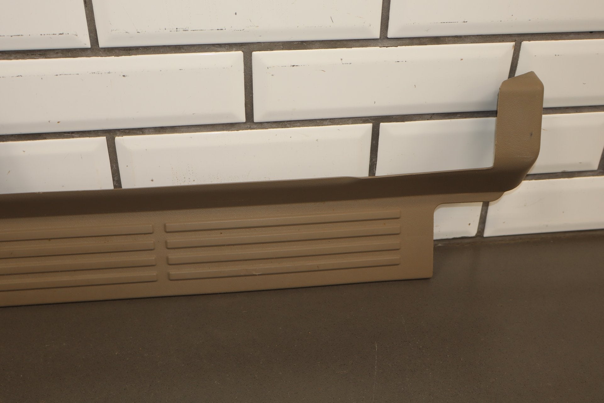 2004 GMC Sierra 2500 Pickup Set x4- Sill Plates Light Neutral (52)