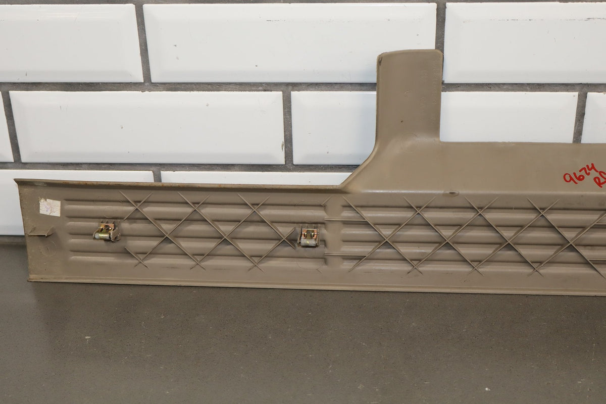 2004 GMC Sierra 2500 Pickup Set x4- Sill Plates Light Neutral (52)