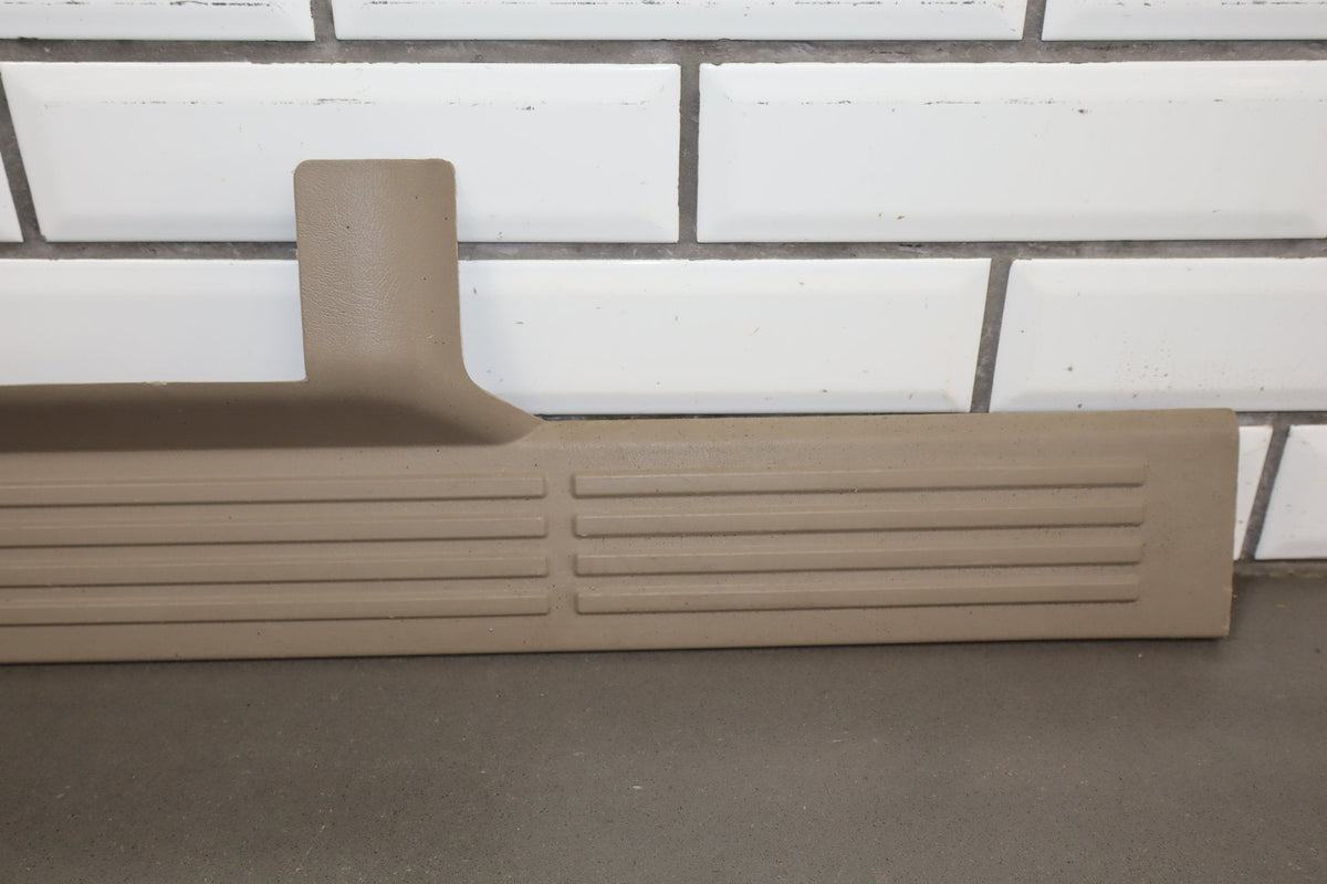 2004 GMC Sierra 2500 Pickup Set x4- Sill Plates Light Neutral (52)