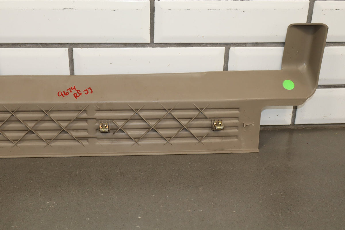 2004 GMC Sierra 2500 Pickup Set x4- Sill Plates Light Neutral (52)