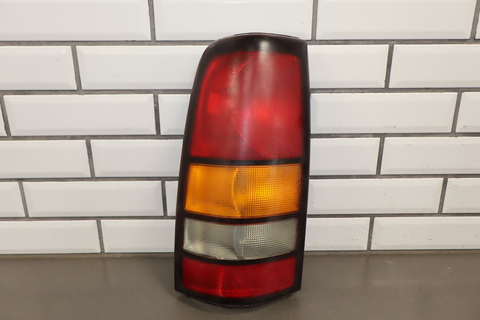2004 GMC Sierra 2500 Taillight Set OEM