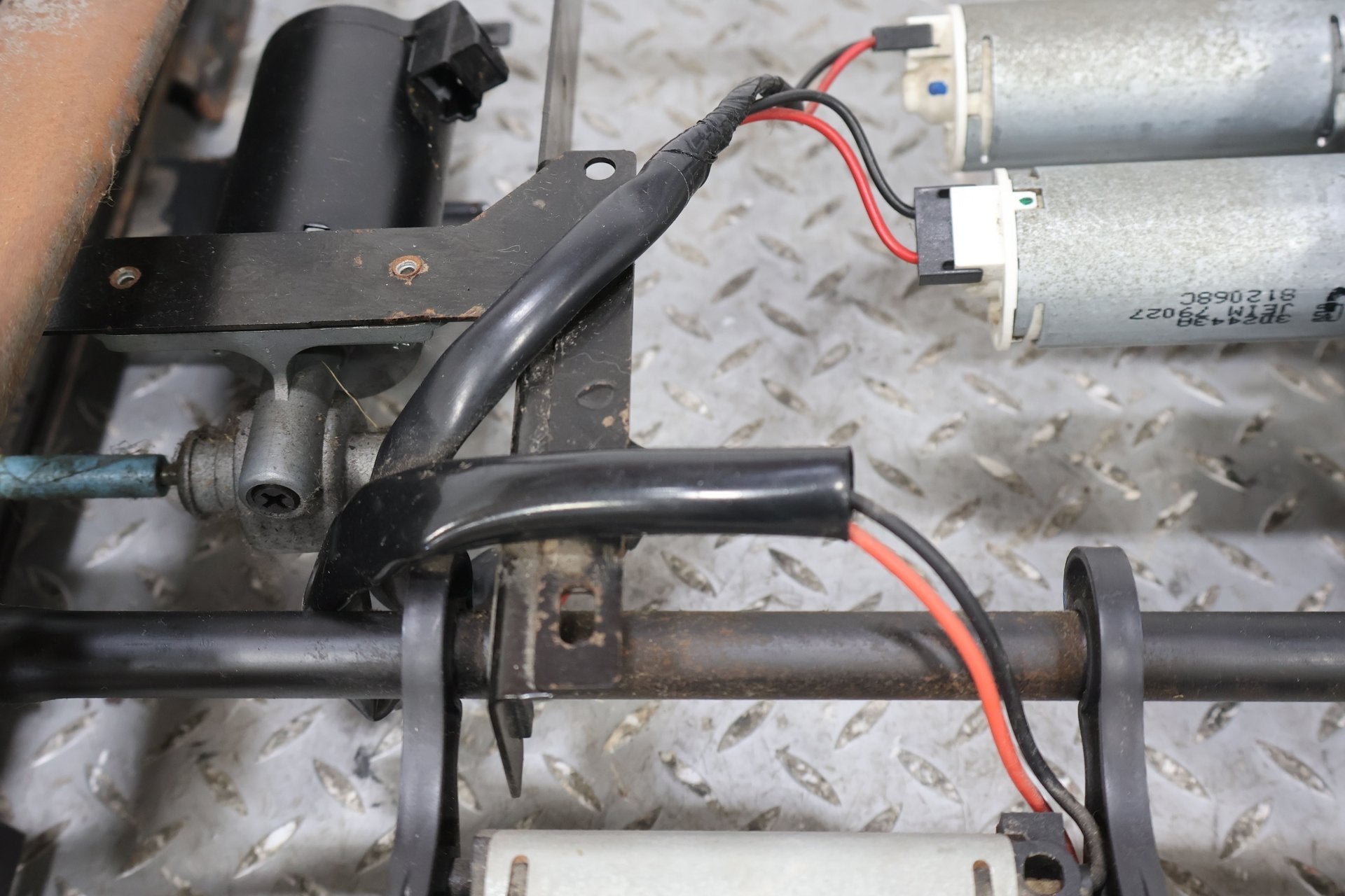 2004 Hummer H2- Front Seat Track
