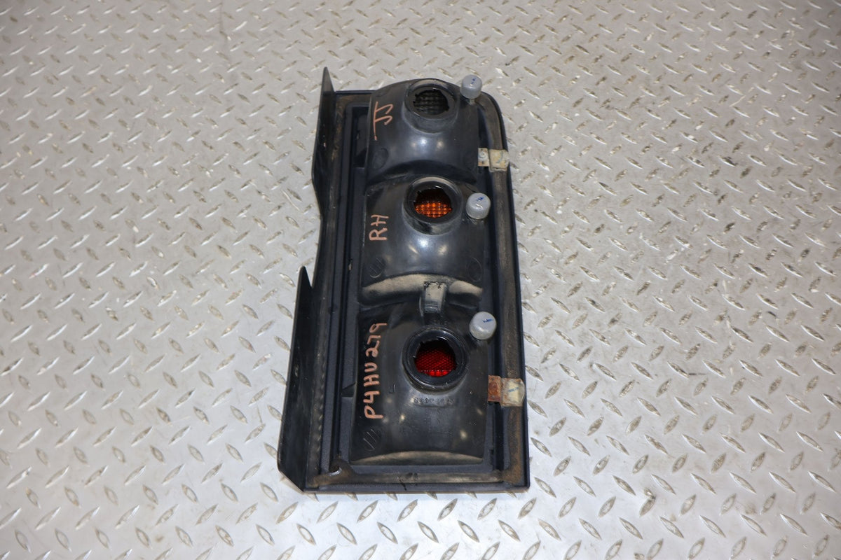 2004 Hummer H2- Right Tail Light