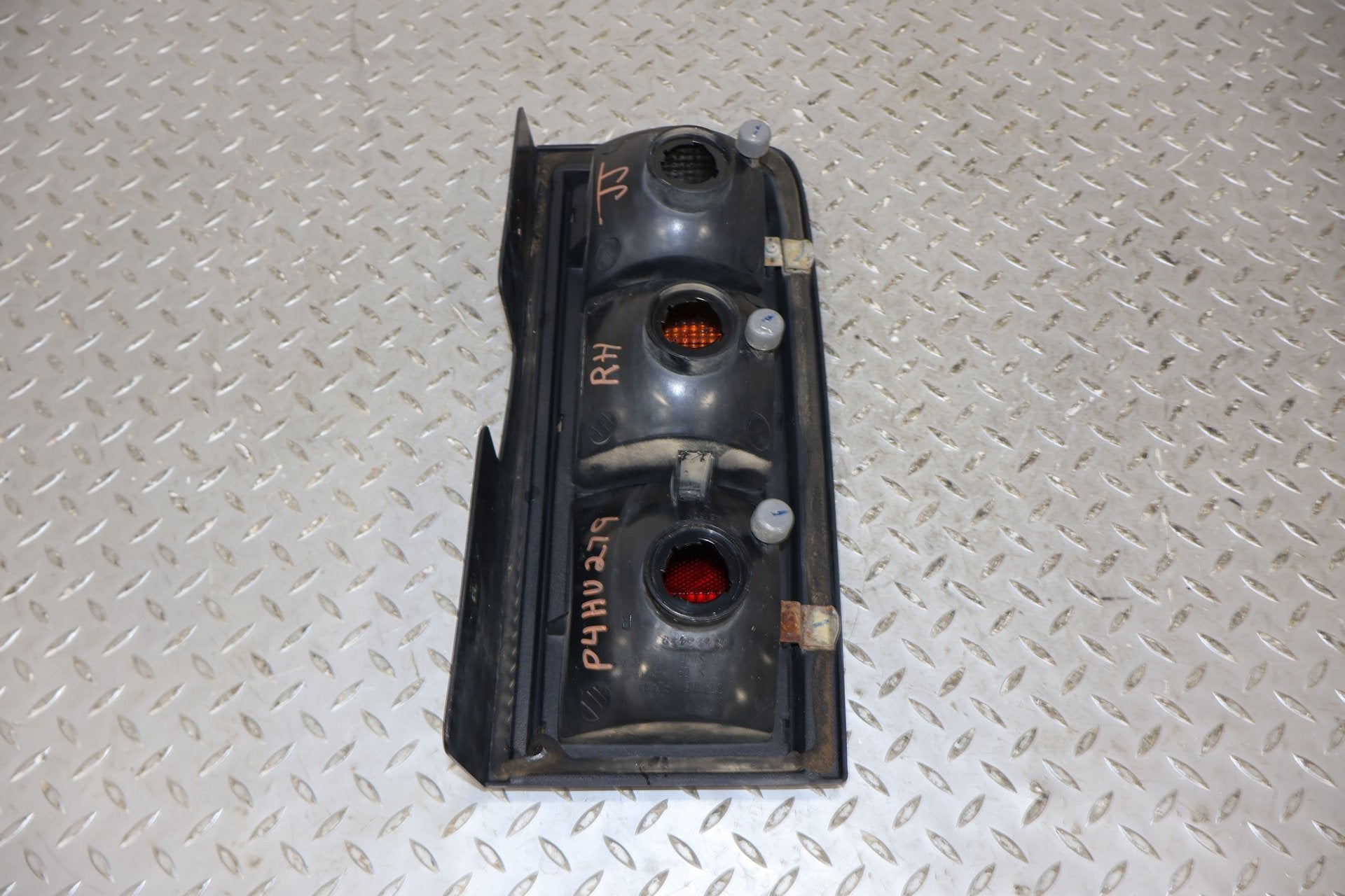 2004 Hummer H2- Right Tail Light
