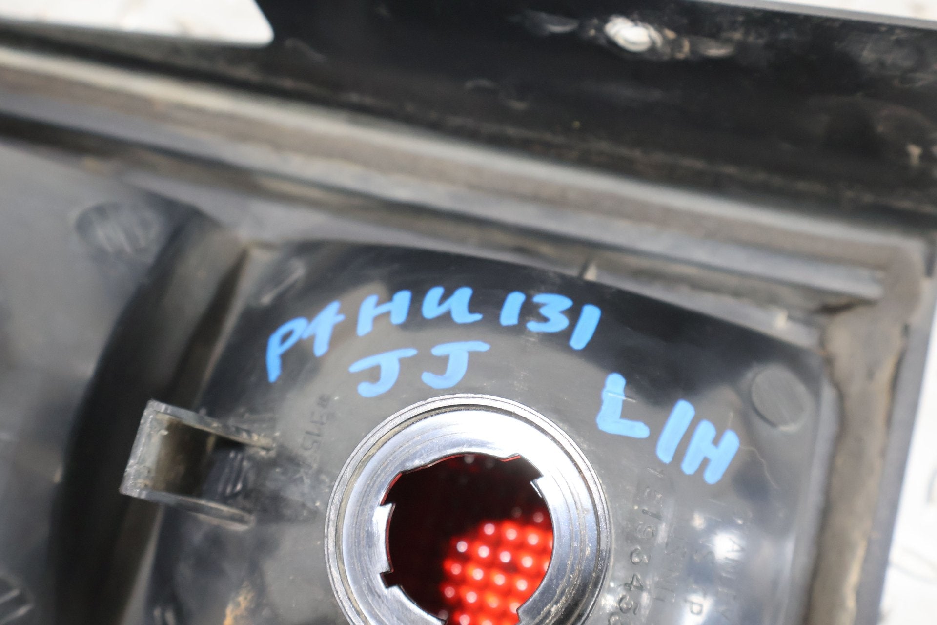 2004 Hummer H2- TAIL LIGHT ASSEMBLY