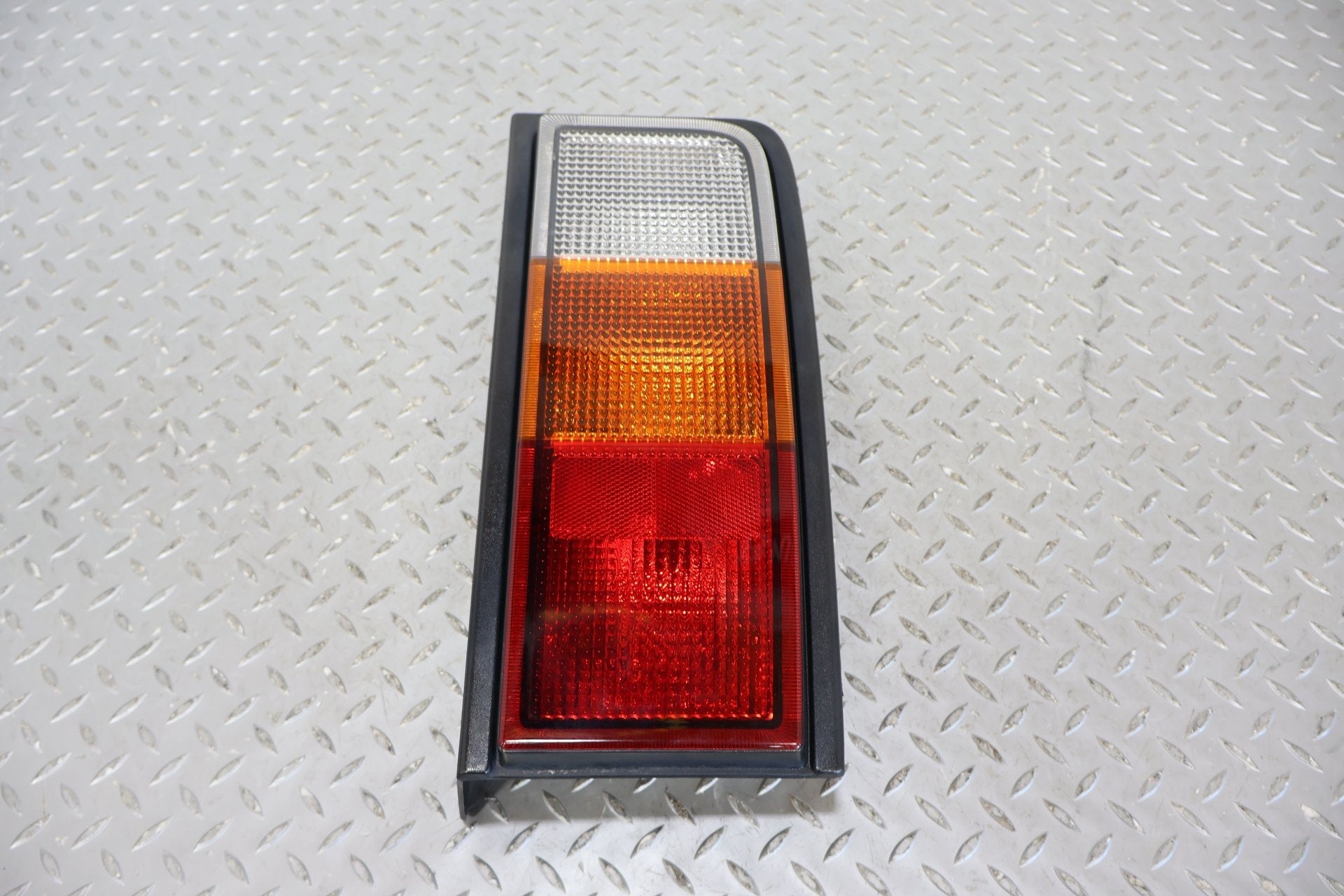 2004 Hummer H2- TAIL LIGHT ASSEMBLY