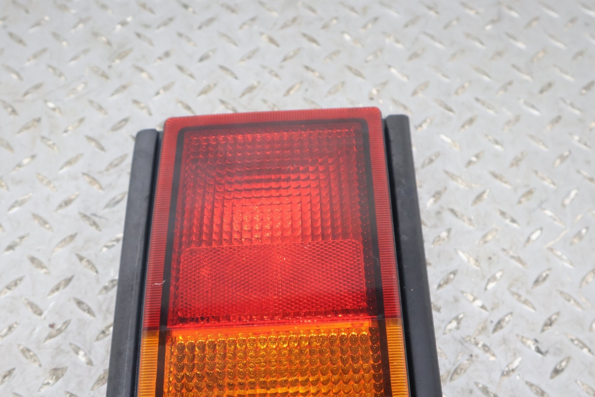 2004 Hummer H2- TAIL LIGHT ASSEMBLY