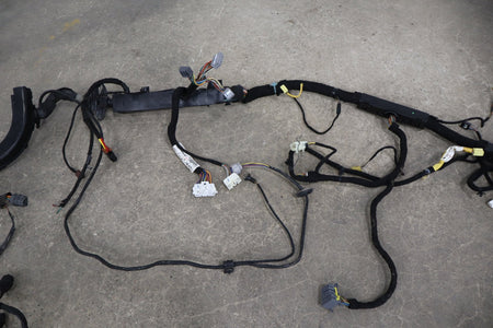 2004 Pontiac GTO 5.7L Automatic Transmission Engine Fuse Box W/ Harness
