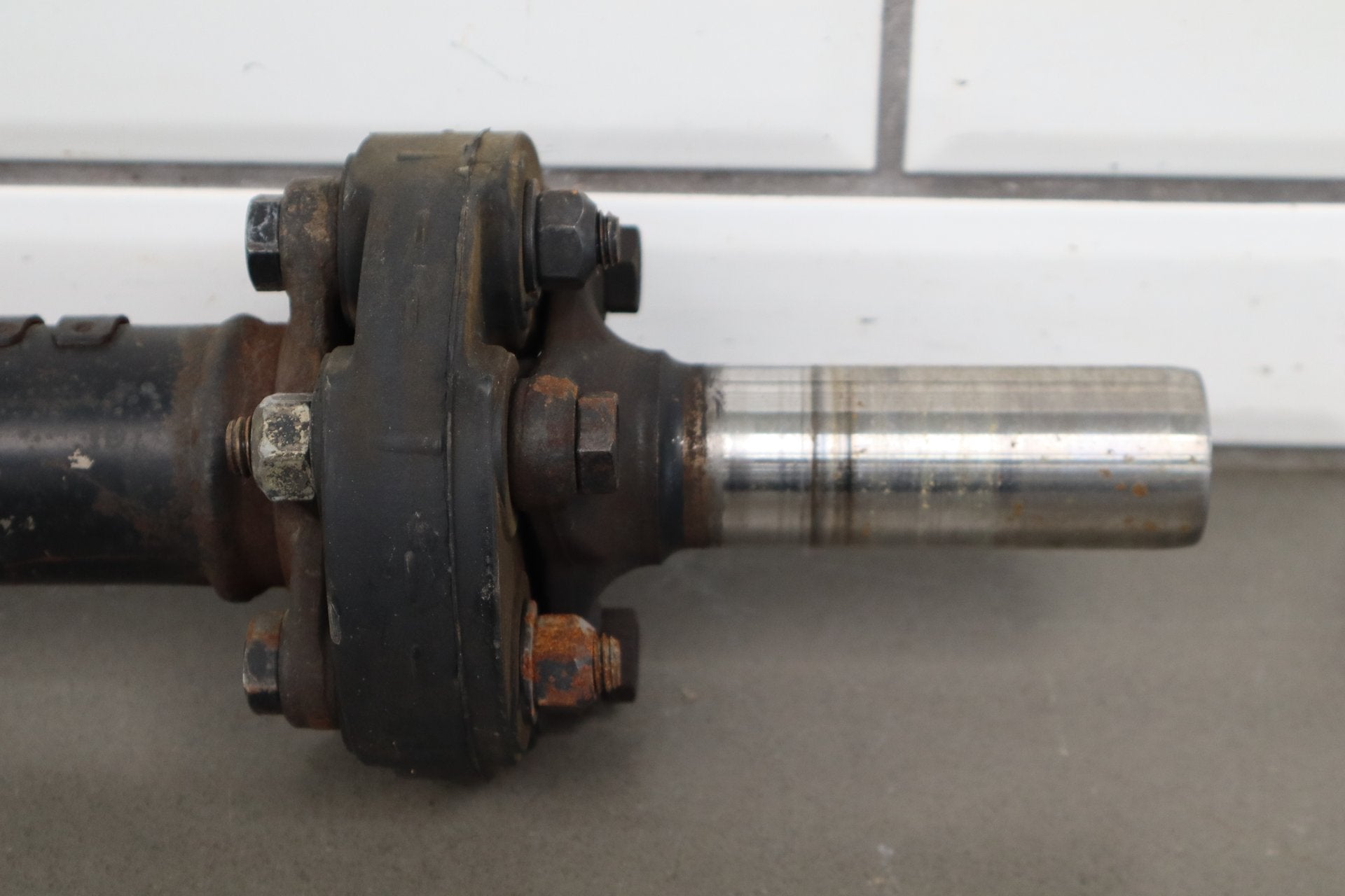 2004 Pontiac GTO 5.7L Rear Drive Shaft