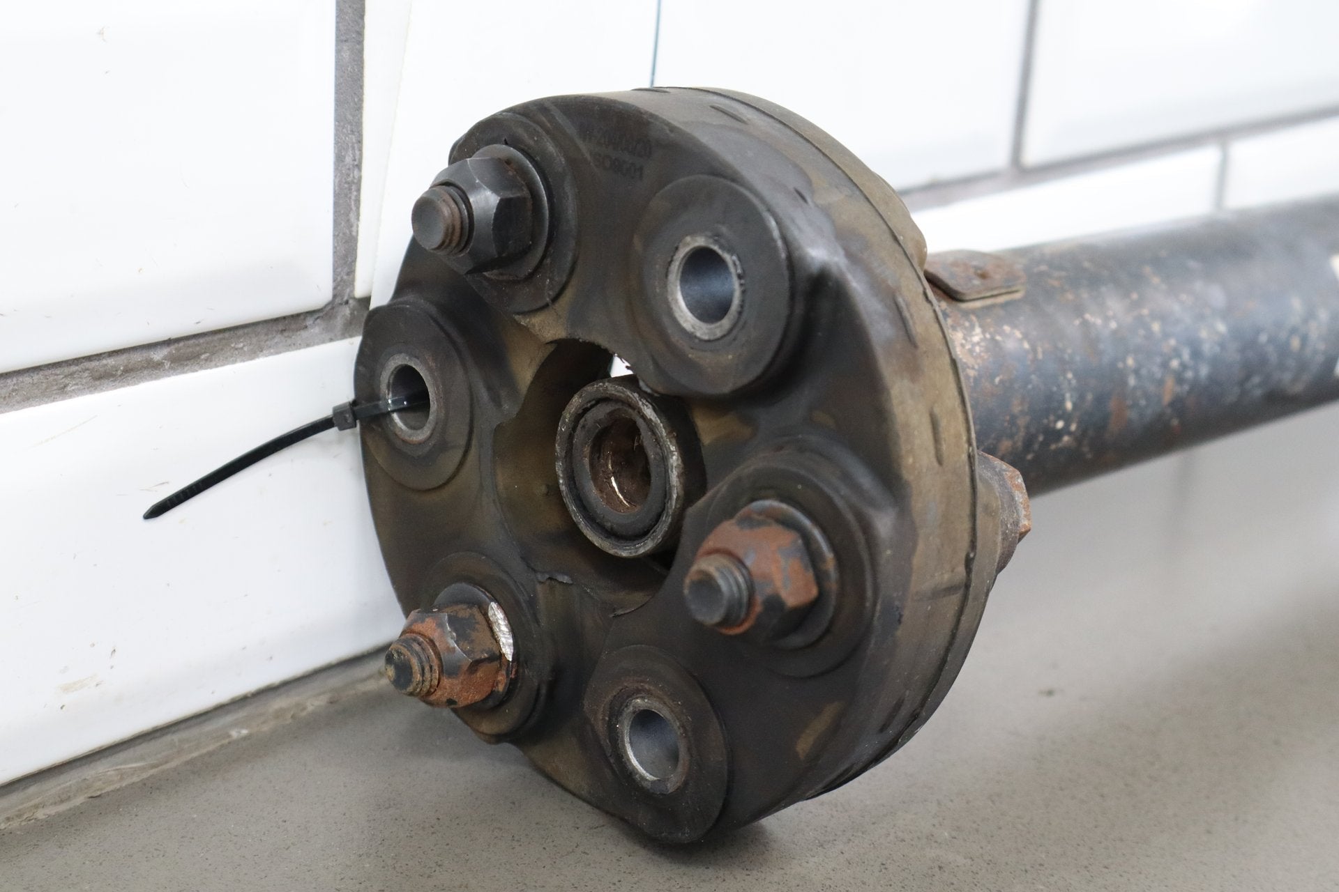 2004 Pontiac GTO 5.7L Rear Drive Shaft