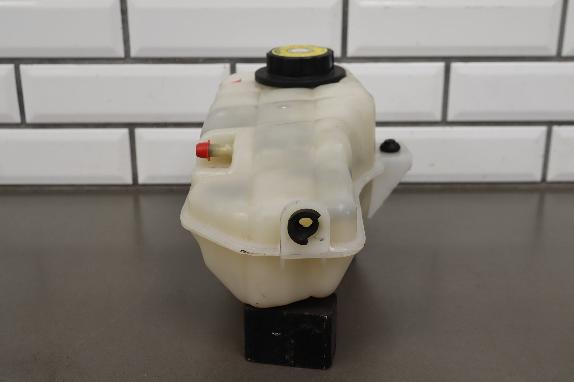 2004 Pontiac GTO - Coolant Bottle 92055632