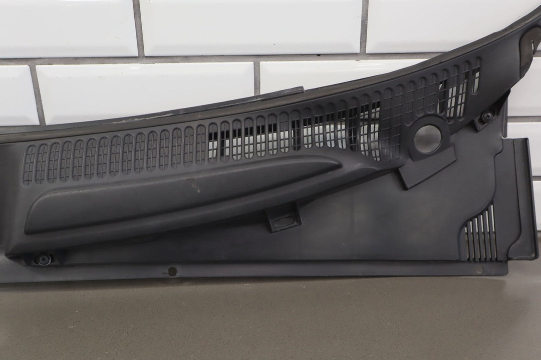 2004 Pontiac GTO Front Cowl Vent Panel W/Weather Strip