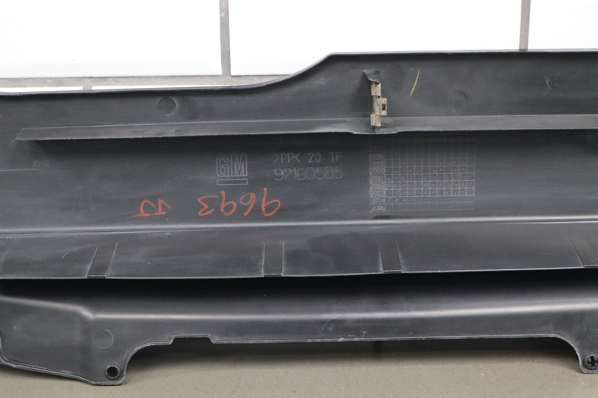 2004 Pontiac GTO Radiator Shroud 92160585 OEM