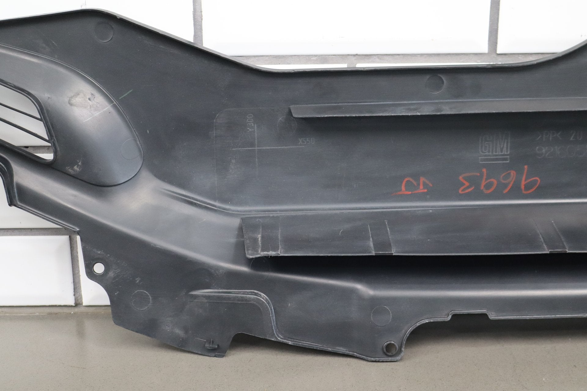 2004 Pontiac GTO Radiator Shroud 92160585 OEM