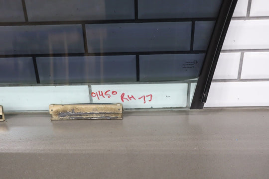 2004 Pontiac GTO Right Front Door Window 92092783