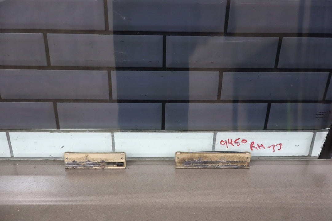 2004 Pontiac GTO Right Front Door Window 92092783