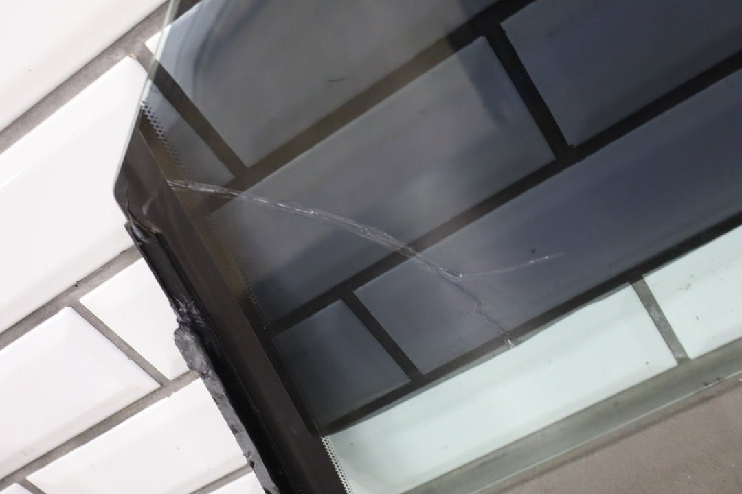 2004 Pontiac GTO Right Front Door Window 92092783