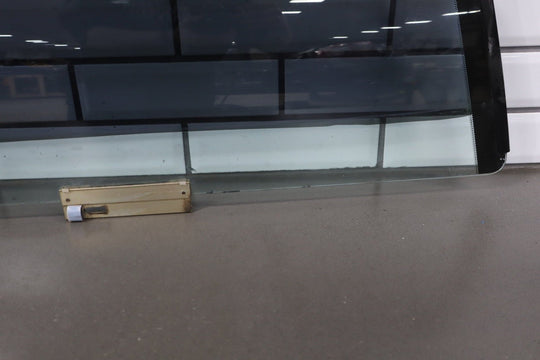 2004 Pontiac GTO Right Front Door Window 92092783