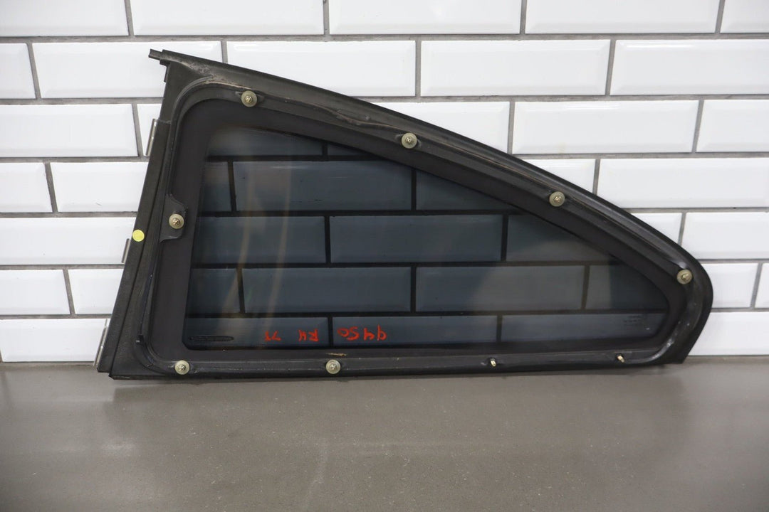 2004 Pontiac GTO Right Quarter Window 92209200