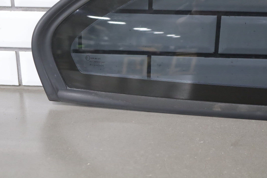 2004 Pontiac GTO Right Quarter Window 92209200