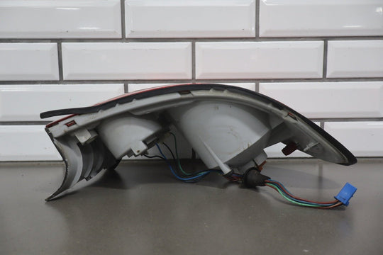 2004 Pontiac GTO Right Tail Light 92146793 OEM *1 Knick to Lens*