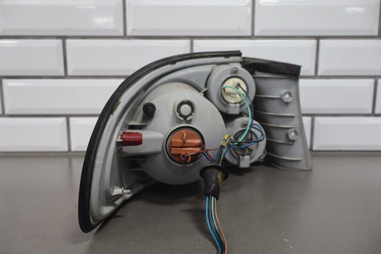 2004 Pontiac GTO Right Tail Light 92146793 OEM *1 Knick to Lens*