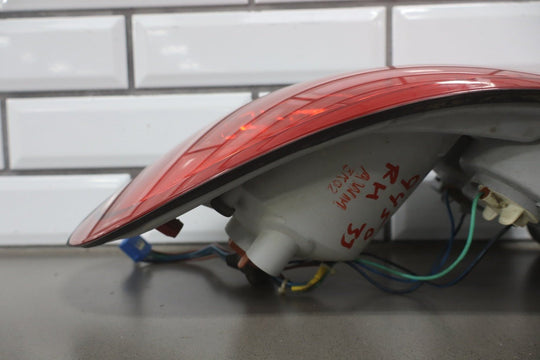 2004 Pontiac GTO Right Tail Light 92146793 OEM *1 Knick to Lens*