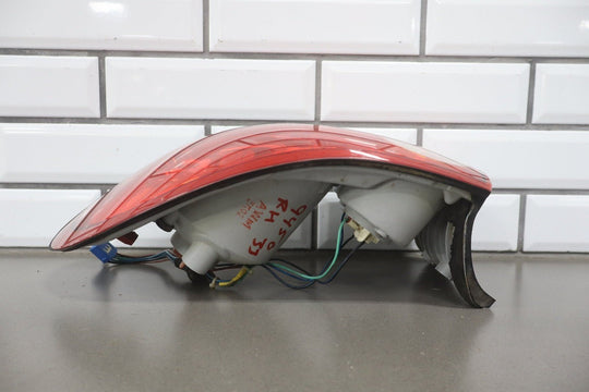 2004 Pontiac GTO Right Tail Light 92146793 OEM *1 Knick to Lens*