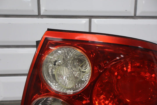 2004 Pontiac GTO Right Tail Light 92146793 OEM *1 Knick to Lens*