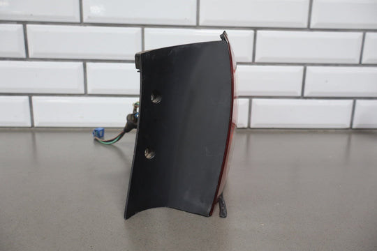 2004 Pontiac GTO Right Tail Light 92146793 OEM *1 Knick to Lens*