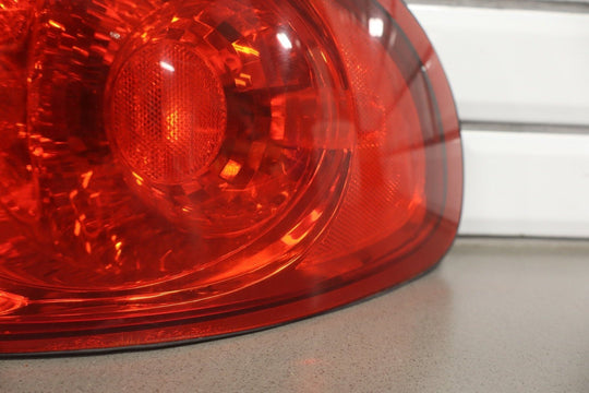 2004 Pontiac GTO Right Tail Light 92146793 OEM *1 Knick to Lens*