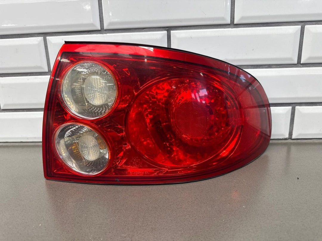 2004 Pontiac GTO Right Tail Light 92146793 OEM