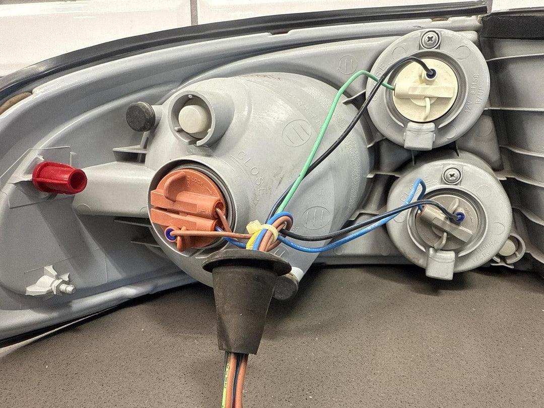 2004 Pontiac GTO Right Tail Light 92146793 OEM