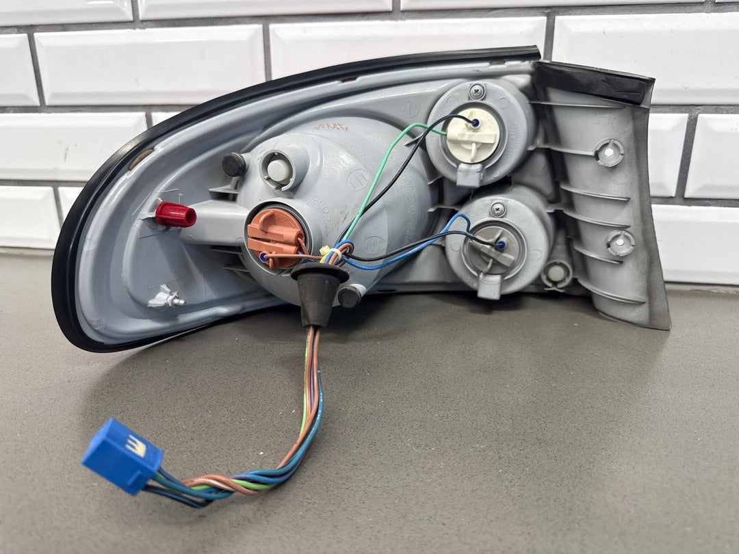 2004 Pontiac GTO Right Tail Light 92146793 OEM