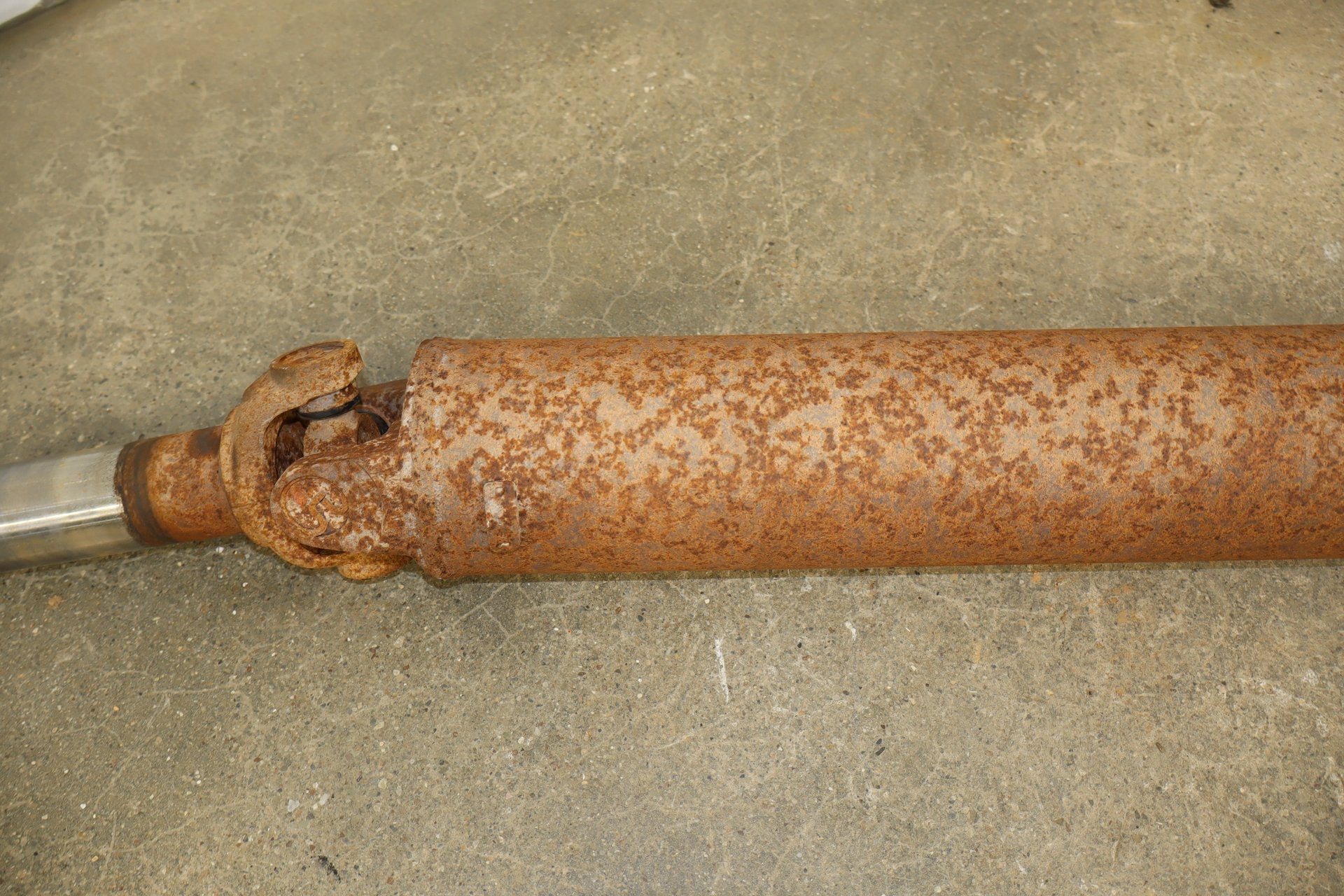 2004 Ram 1500 5.7L Rear Drive Shaft, 4x4, Auto Trans, 140.5" Wheelbase