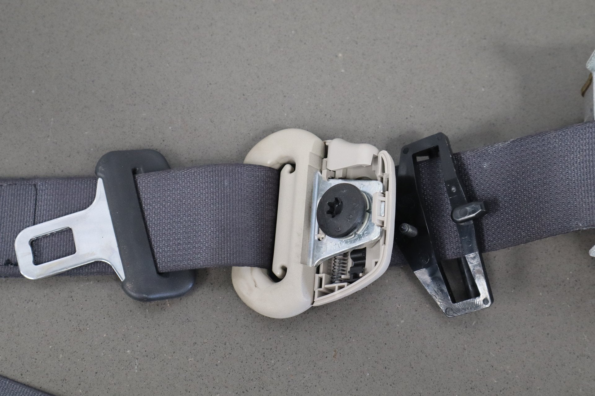 2004 Ram 1500 Left Front Seat Belt Dark Slate Gray DV