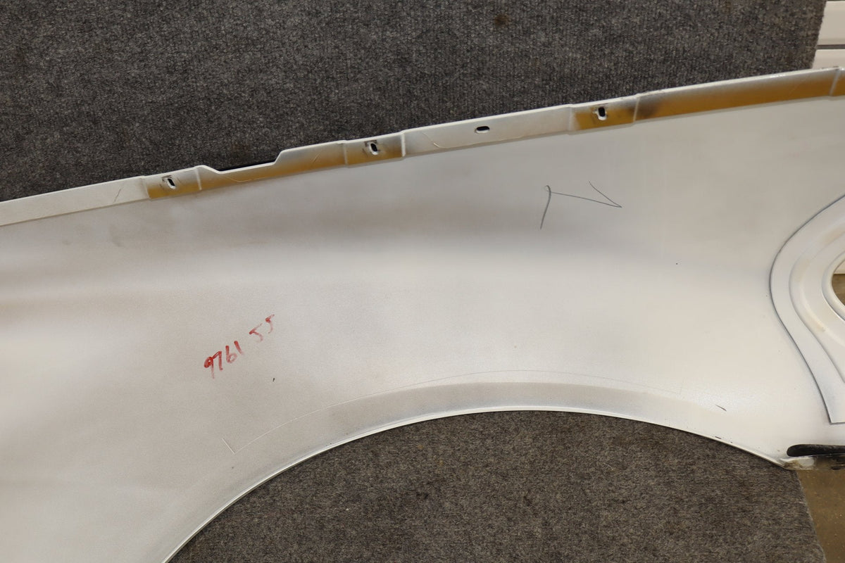 2005-13 Chevrolet Corvette C6 Base Left Driver Front Fender Artic White