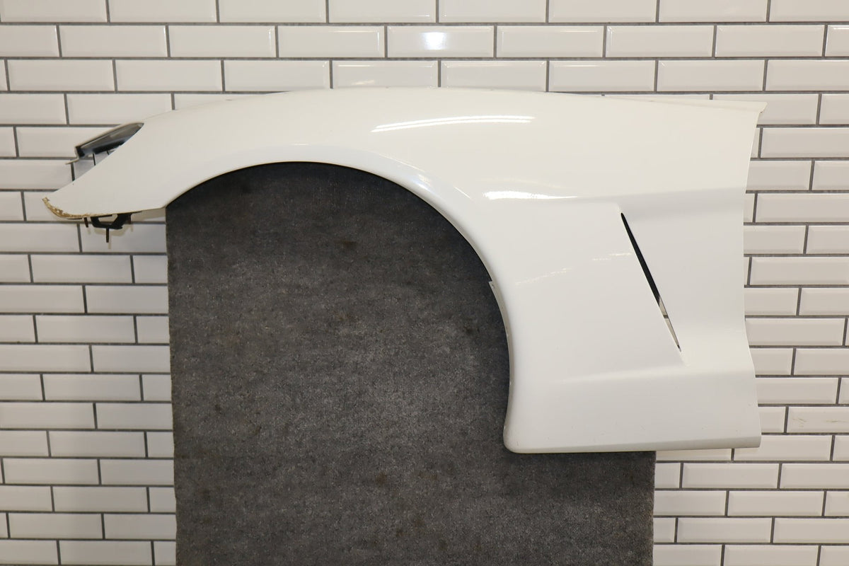 2005-13 Chevrolet Corvette C6 Base Left Driver Front Fender Artic White