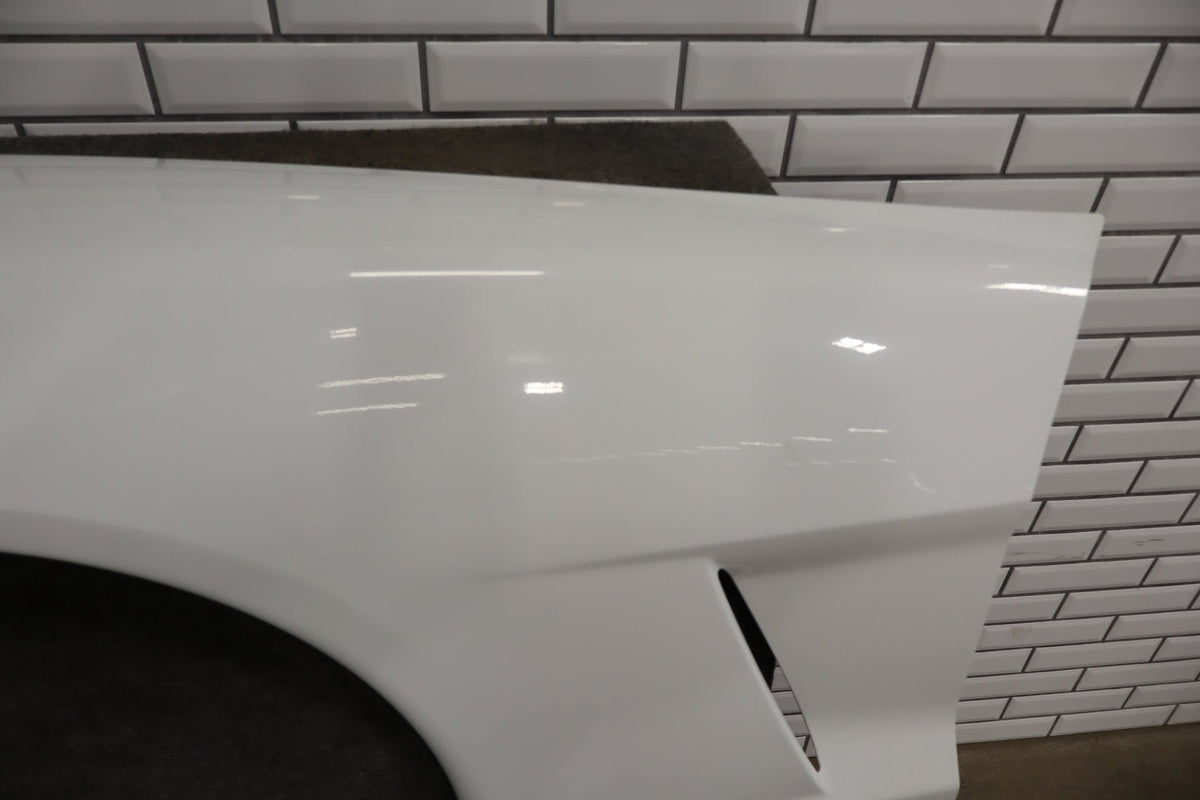 2005-13 Chevrolet Corvette C6 Base Left Driver Front Fender Artic White