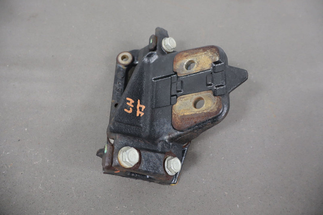 2005 - 2006 Chevy SSR Pair of LS2 6.0 V8 Engine Mounts