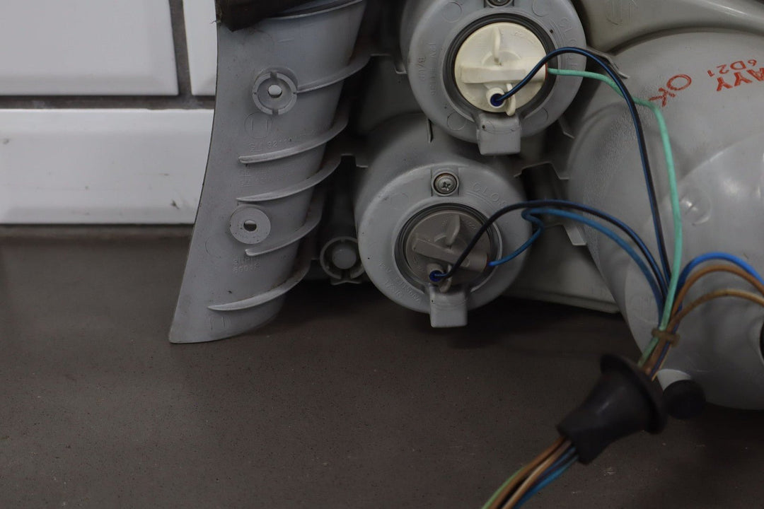 2005 - 2006 Pontiac GTO Left Tail Light 92146794 OEM *Heat Cracking*