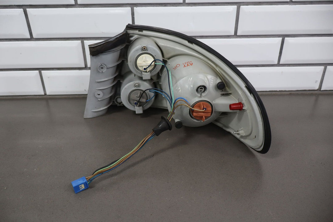 2005 - 2006 Pontiac GTO Left Tail Light 92146794 OEM *Heat Cracking*