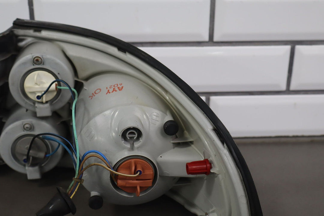 2005 - 2006 Pontiac GTO Left Tail Light 92146794 OEM *Heat Cracking*